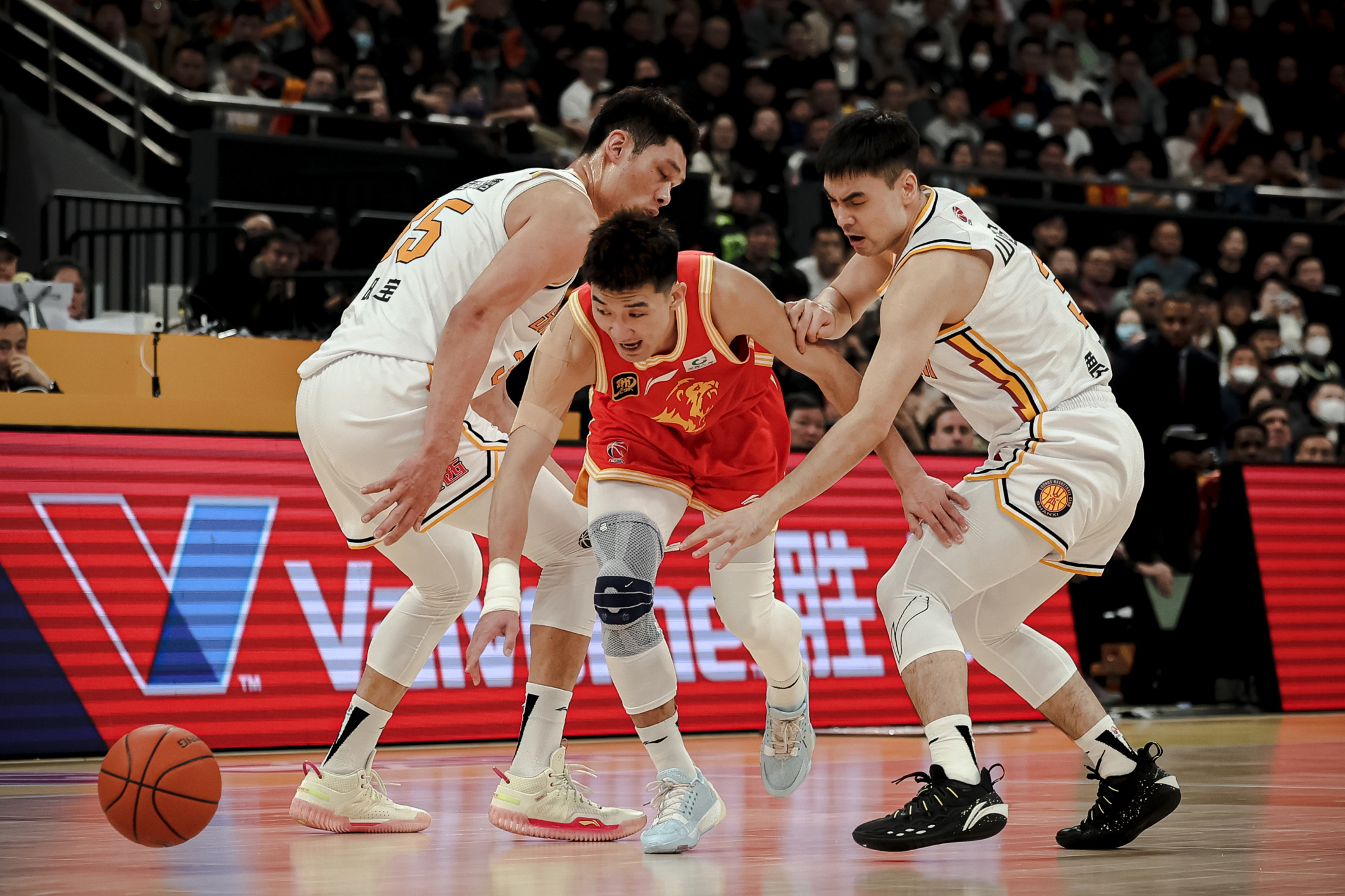 贝博娱乐平台 -包含转折点！拜仁慕尼黑篮板制胜，意甲今晨攻防权衡，管理层满意，赛程密集仍需轮换的词条